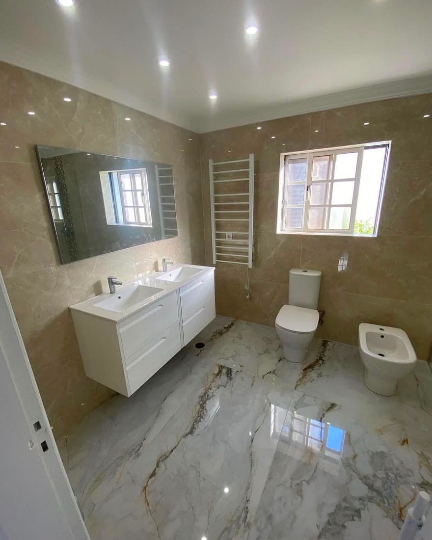Casa de banho remodelada de raiz, depois da intervenção